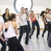©Philipp Hülsmann
Das Probenfoto zeigt Henrietta Horn bei der Einstudierung mit der Dance Company Osnabrück