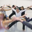 ©Philipp Hülsmann
Das Probenfoto zeigt Henrietta Horn bei der Einstudierung mit der Dance Company Osnabrück